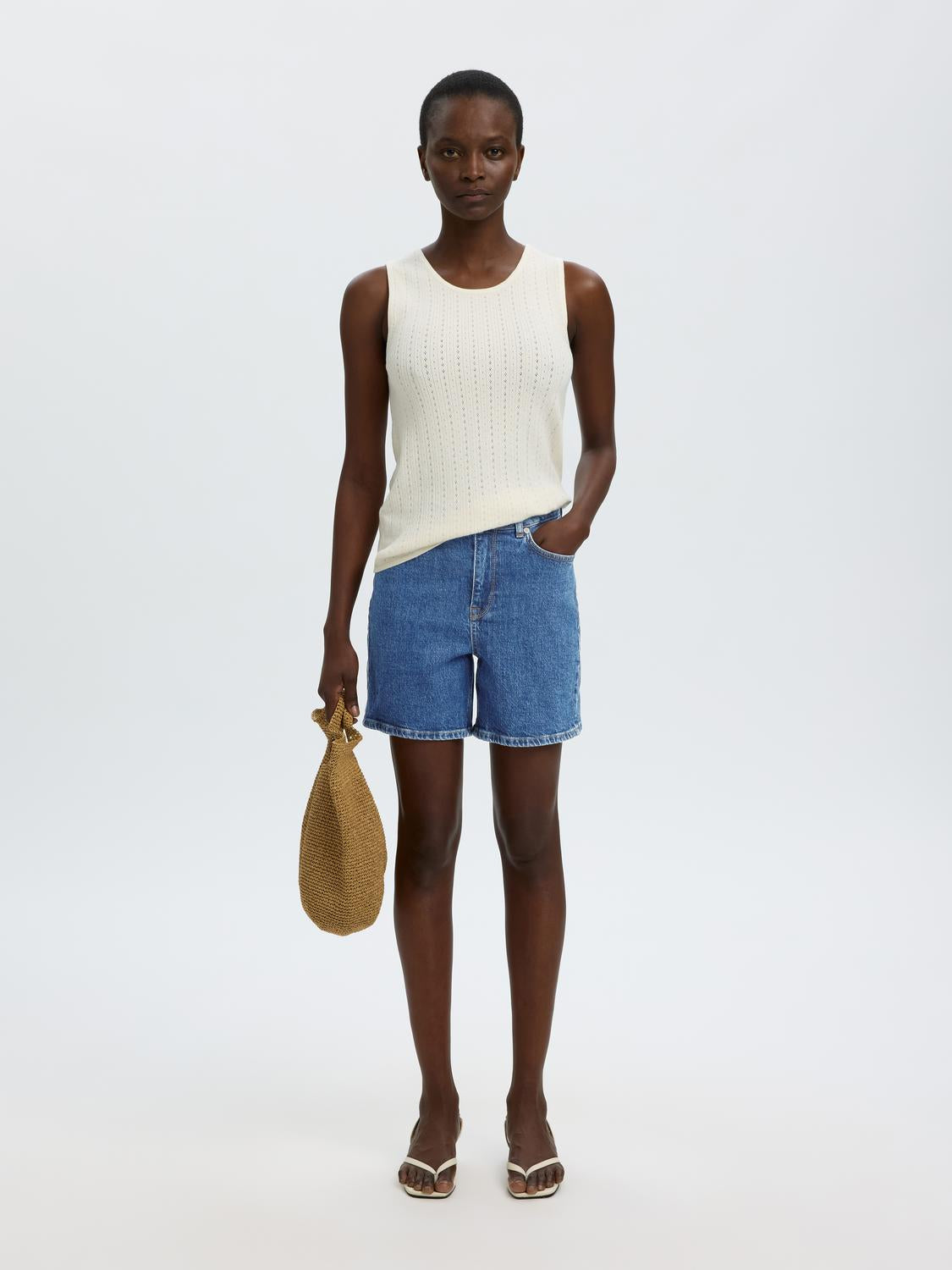 model_shot-creative